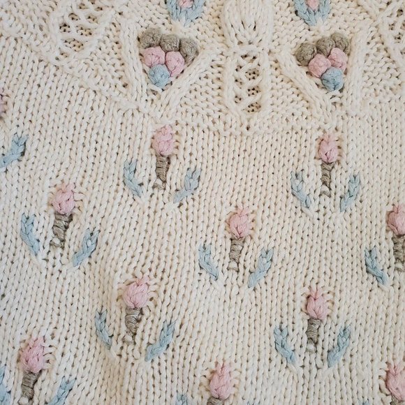 Vintage 80s Handknit White Pulliver Sweater Textured Pastel Sz M/L Cottage Core - Picture 3 of 9